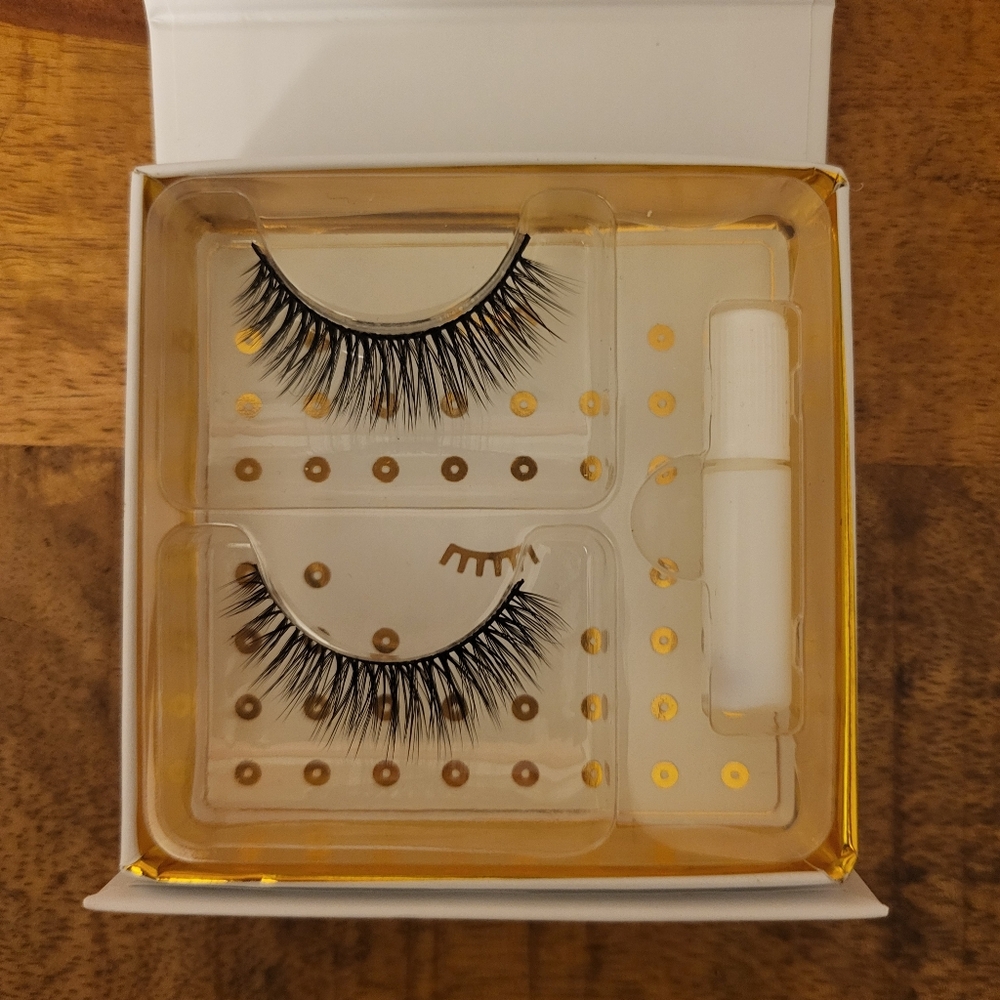 Battington Lashes 3D Silk False Eyelashes: Monroe with Mini Glue